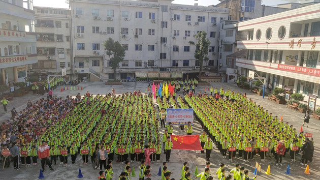 2各班运动员入场_副本.jpg