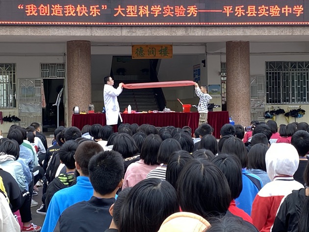 讲座现场_副本.jpg