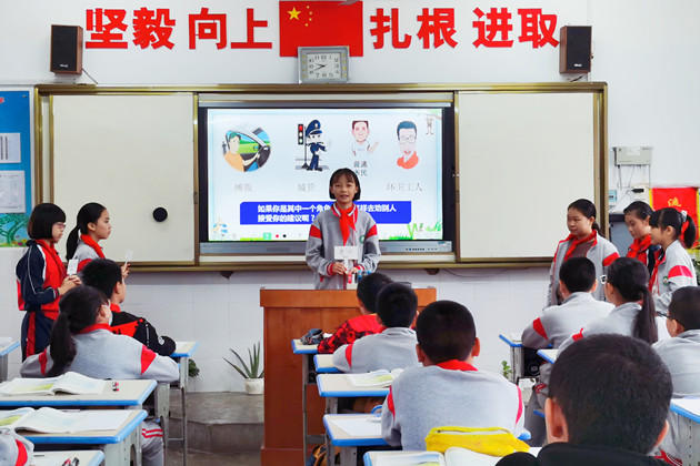 2学生在创设话题情境中阐述自己的观点_副本.jpg